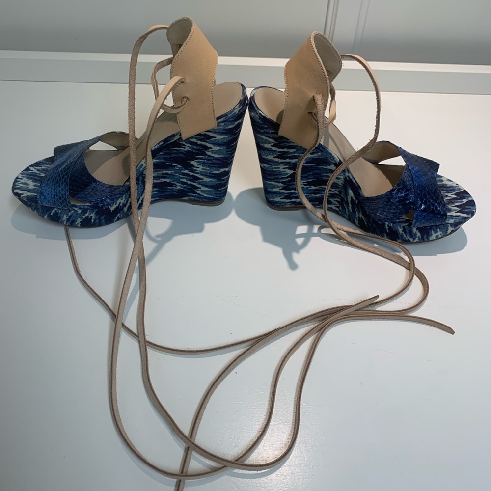 Stuart Weitzman blue wedge. Theodora & Callum collection. Size 8